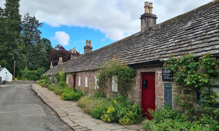 Glamis Gallery and Gin Bothy in Glamis village. The exit route when visiting Glamis Castle