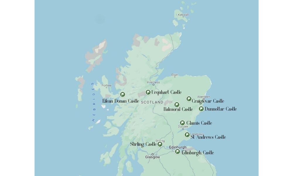 Green map of Scotland surrounded by blue sea. Top castles to visit in Scotland are marked on the map.