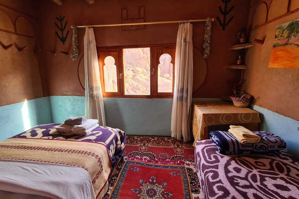 2 single beds in a typical Moroccan riad on a road trip through Dades Gorge.